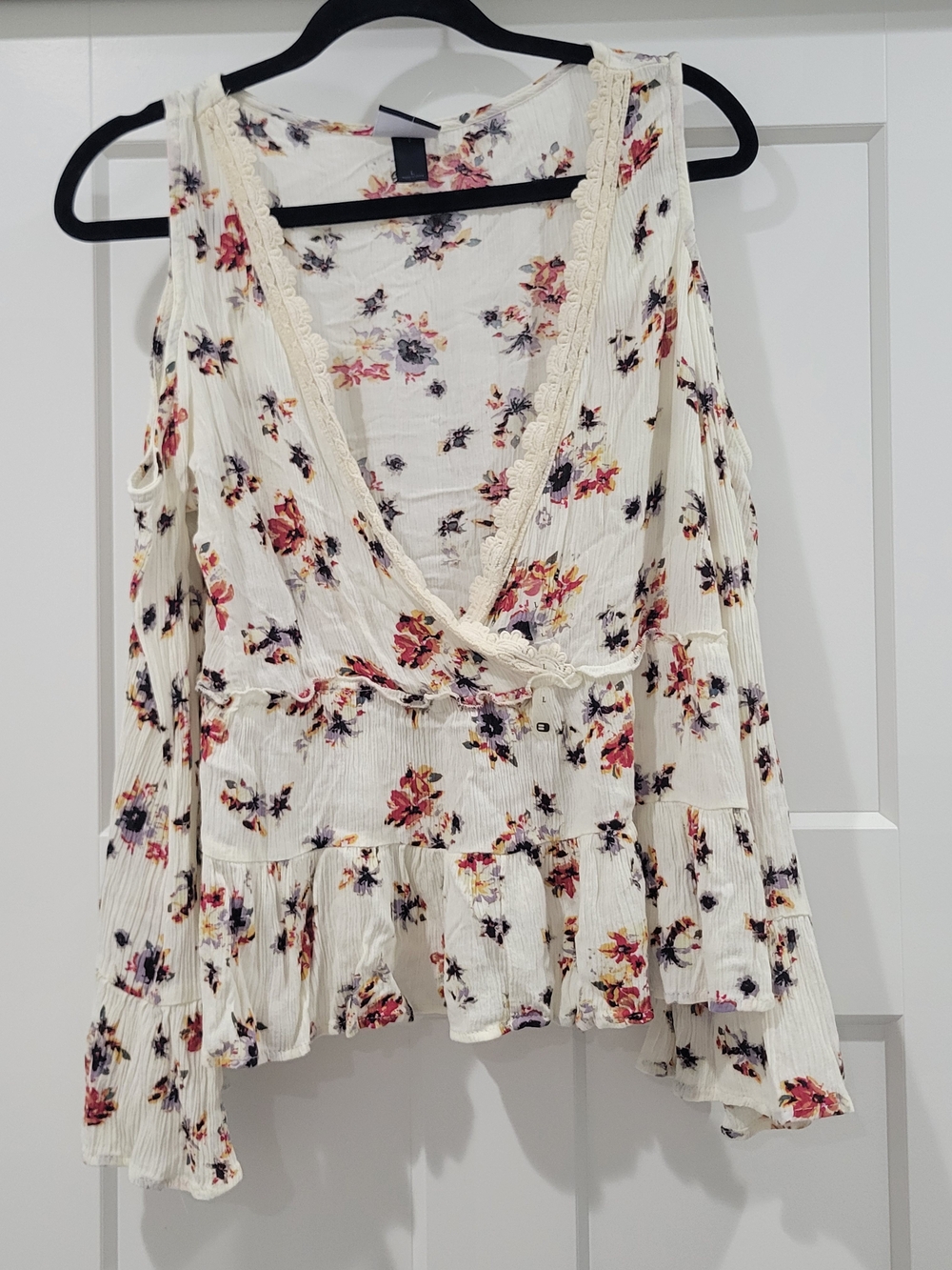 Daytrip Cream lace trimming V-neck. Tiered bell sleeves. Key hole Shoulders Boho
